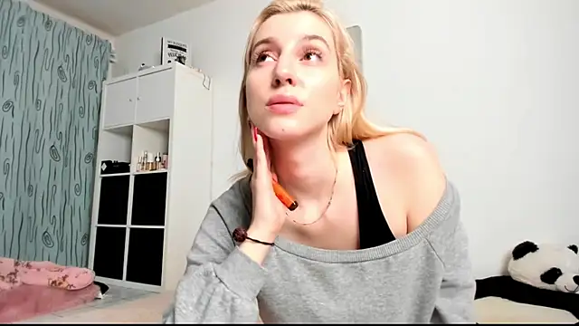 KenzieDawton online show from December 17, 2024, 7:04 pm