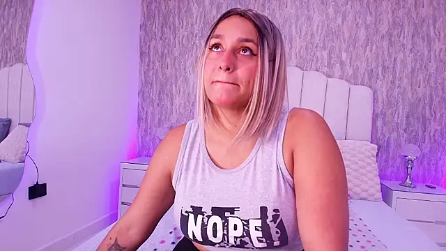 Snapshot of raven_lilith_ chatting on March 5, 2026, 3:14 am raven lilith online show from March 5, 2026, 3:14 am