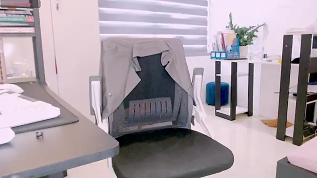 Snapshot of Shyn__ chatting on September 26, 2025, 3:57 am Shyn   online show from September 26, 2025, 3:57 am