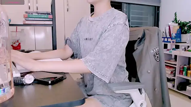 Snapshot of Shyn__ chatting on September 25, 2025, 2:34 pm Shyn   online show from September 25, 2025, 2:34 pm