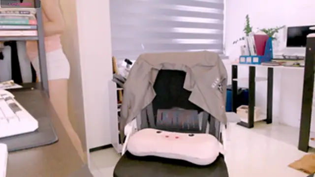 Snapshot of Shyn__ chatting on September 17, 2025, 4:36 am Shyn   online show from September 17, 2025, 4:36 am