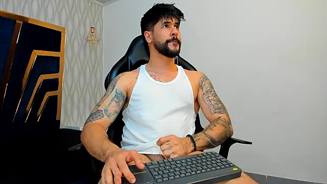 Snapshot of Petesevans chatting on September 16, 2025, 12:11 am Petesevans online show from September 16, 2025, 12:11 am