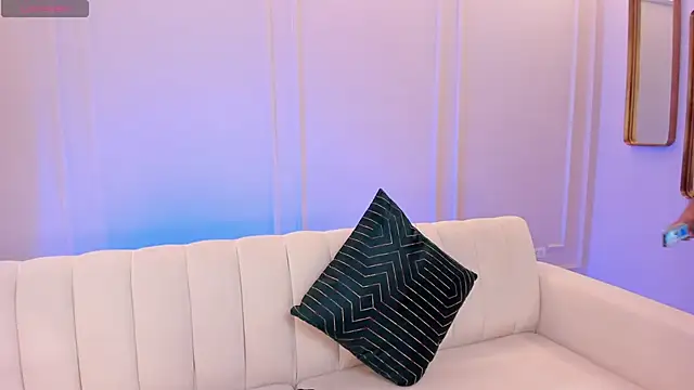 LindseyCox online show from February 13, 2025, 8:55 pm