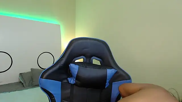 Snapshot of ChantalPetit chatting on October 2, 2025, 5:05 pm ChantalPetit online show from October 2, 2025, 5:05 pm