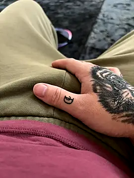 Miguelpm04 online show from November 7, 2025, 9:58 am