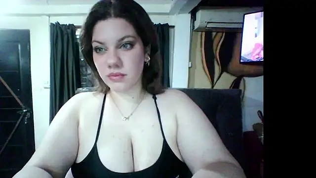 Snapshot of Janefruti chatting on December 23, 2025, 6:45 am Janefruti online show from December 23, 2025, 6:45 am