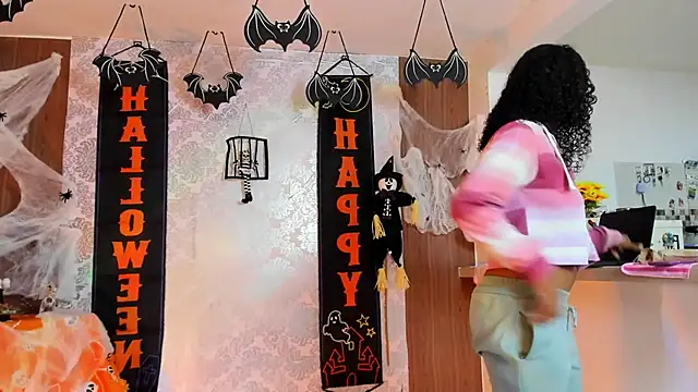 Snapshot of kelly_thomson chatting on October 3, 2025, 11:50 pm kelly thomson online show from October 3, 2025, 11:50 pm