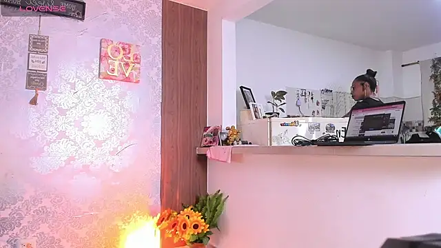 Snapshot of kelly_thomson chatting on September 19, 2025, 11:09 pm kelly thomson online show from September 19, 2025, 11:09 pm