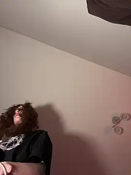 Weeissy online show from December 16, 2025, 8:35 pm