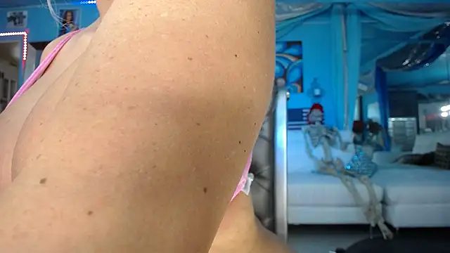 ADRIANNA FOX online show from November 15, 2025, 6:56 pm