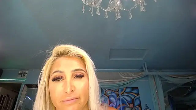 ADRIANNA FOX online show from March 18, 2025, 7:44 am