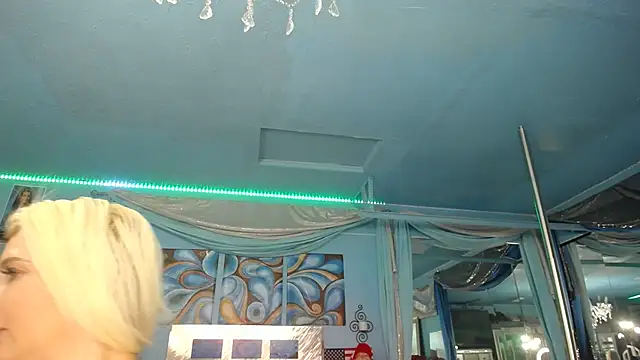 ADRIANNA FOX online show from October 14, 2025, 7:03 pm