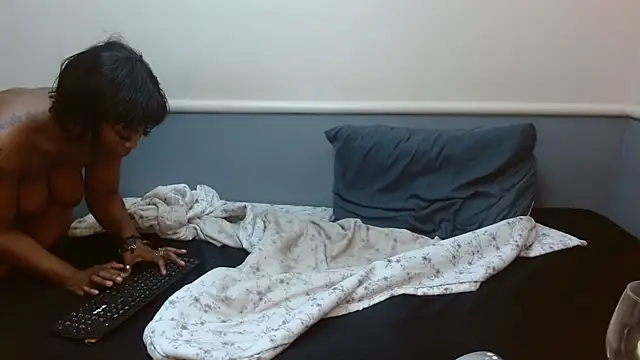 Snapshot of NaughtySisters chatting on September 22, 2025, 1:22 am NaughtySisters online show from September 22, 2025, 1:22 am