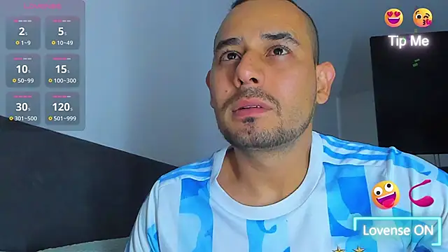 jhonyalzate2 online show from February 16, 2025, 11:28 pm