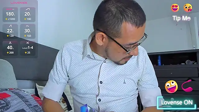 jhonyalzate2 online show from January 30, 2025, 12:18 am