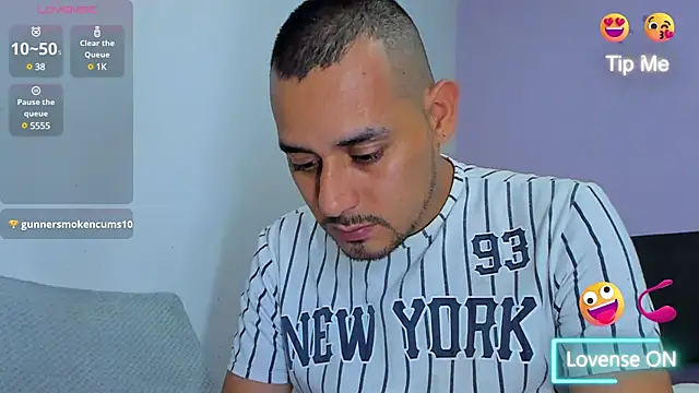 jhonyalzate2 online show from January 15, 2025, 4:15 am