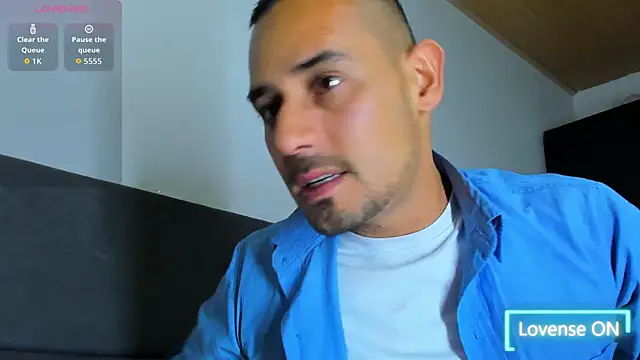 jhonyalzate2 online show from November 11, 2025, 3:23 am