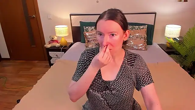 CatherineWalls online show from May 24, 2026, 5:18 am