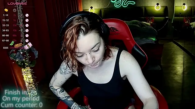 Snapshot of MaxPhoenixx chatting on October 5, 2025, 7:15 pm MaxPhoenixx online show from October 5, 2025, 7:15 pm