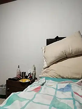 Snapshot of Vicky_Rosse chatting on October 19, 2025, 6:43 pm Vicky Rosse online show from October 19, 2025, 6:43 pm