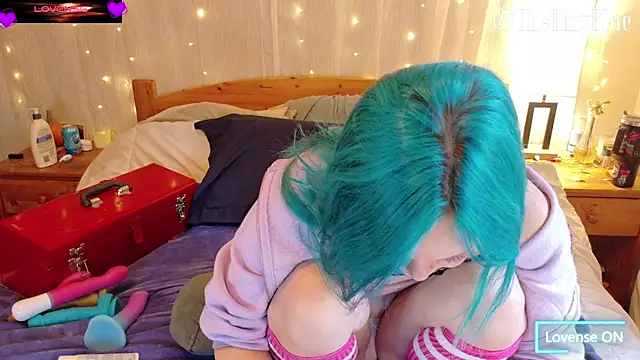 thetinyblue online show from November 3, 2025, 5:38 pm