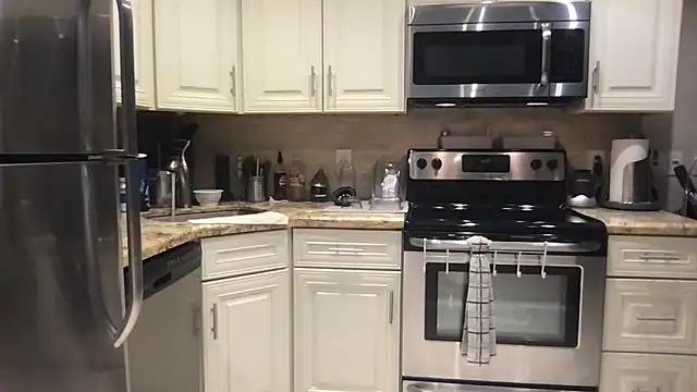 Snapshot of BigGuyMuscle chatting on September 28, 2025, 5:42 pm BigGuyMuscle online show from September 28, 2025, 5:42 pm