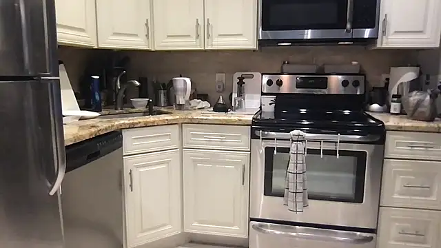 Snapshot of BigGuyMuscle chatting on October 1, 2025, 5:06 pm BigGuyMuscle online show from October 1, 2025, 5:06 pm