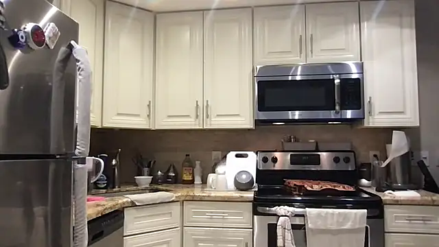 Snapshot of BigGuyMuscle chatting on February 17, 2026, 7:00 pm BigGuyMuscle online show from February 17, 2026, 7:00 pm