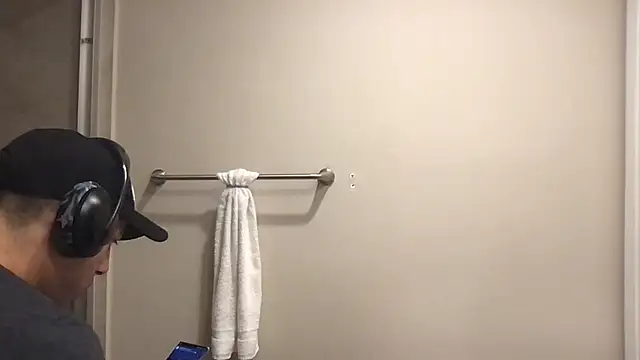 BigGuyMuscle online show from December 1, 2025, 1:06 am