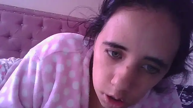 annarose19 online show from October 27, 2025, 5:25 pm