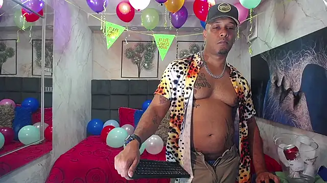 Snapshot of liam_howard chatting on February 10, 2025, 8:00 pm liam howard online show from February 10, 2025, 8:00 pm