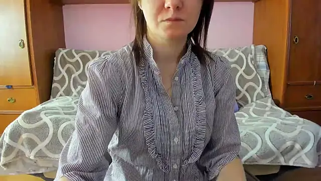HolmesAriana online show from February 2, 2025, 9:18 am