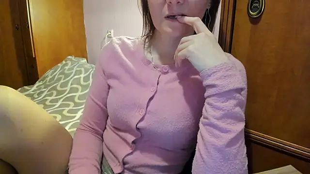 HolmesAriana online show from September 16, 2025, 1:56 pm