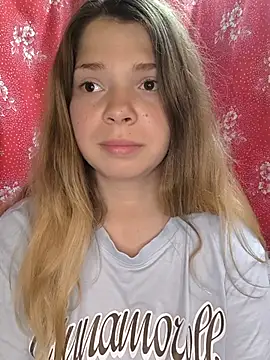 Snapshot of Zuli_Kiska chatting on July 10, 2026, 6:24 am Zuli Kiska online show from July 10, 2026, 6:24 am