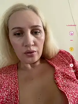 Snapshot of YourBlondee chatting on July 15, 2026, 12:17 am YourBlondee online show from July 15, 2026, 12:17 am
