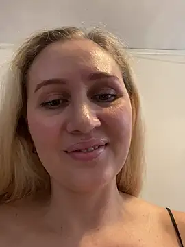YourBlondee online show from January 21, 2025, 7:47 am