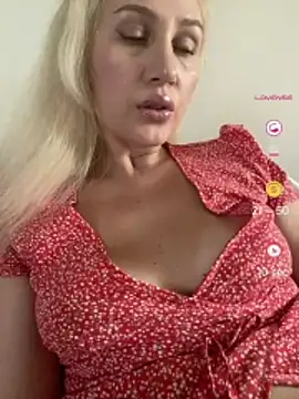 Snapshot of YourBlondee chatting on July 14, 2026, 12:21 am YourBlondee online show from July 14, 2026, 12:21 am