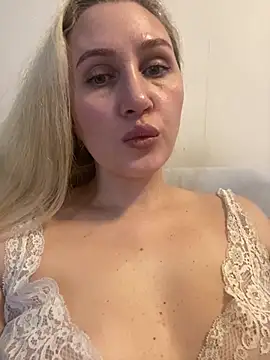 YourBlondee online show from January 22, 2025, 4:23 am