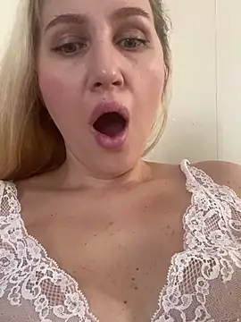 YourBlondee online show from February 7, 2025, 5:41 am