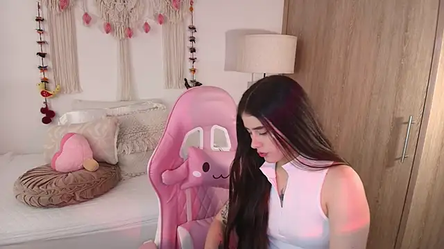 iriswest  online show from February 12, 2026, 10:42 pm