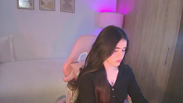 iriswest  online show from October 3, 2025, 11:50 pm