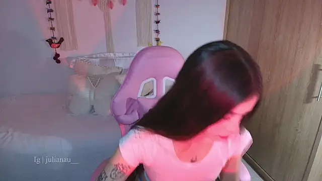 iriswest  online show from March 19, 2026, 12:21 am