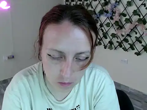 kittykalor09 online show from April 19, 2026, 8:00 pm