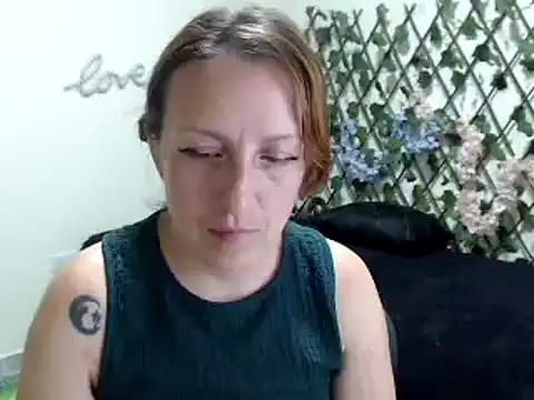 kittykalor09 online show from June 7, 2026, 9:42 pm