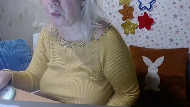 QueenLana online show from November 7, 2025, 4:17 am