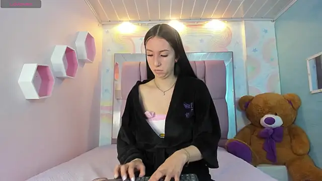 danaythamara1 online show from March 6, 2025, 9:09 pm