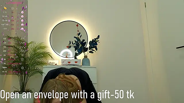 Snapshot of Adr1ana_ chatting on February 12, 2025, 5:05 am Adr1ana online show from February 12, 2025, 5:05 am