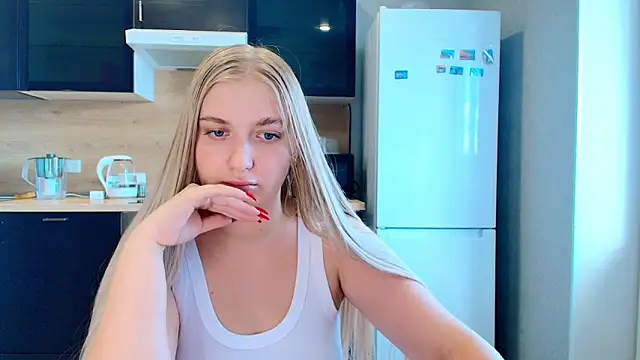 Snapshot of Adr1ana_ chatting on September 28, 2025, 10:22 am Adr1ana online show from September 28, 2025, 10:22 am