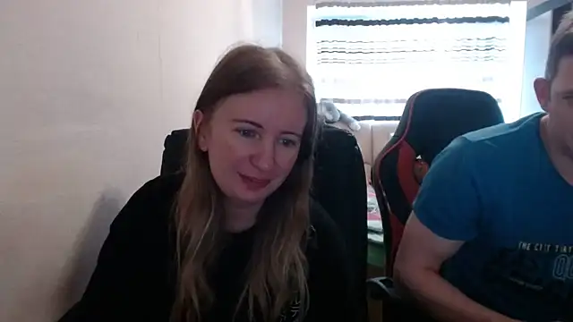 PeterAndJen online show from September 9, 2025, 5:06 am