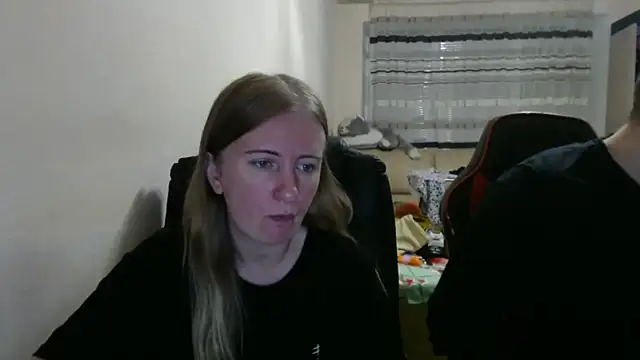 Snapshot of PeterAndJen chatting on September 26, 2025, 7:21 pm PeterAndJen online show from September 26, 2025, 7:21 pm